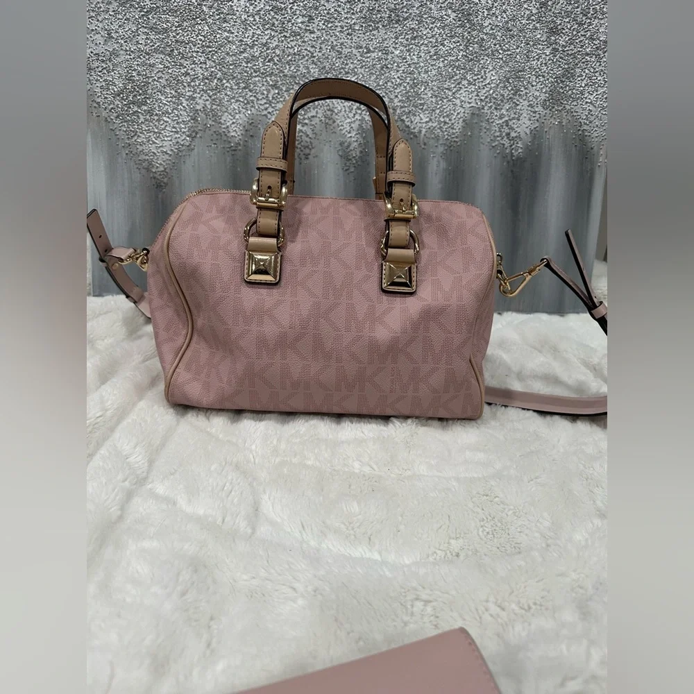 Michael Kors Grayson Satchel in Pink With Wallet - Picture 2 of 11